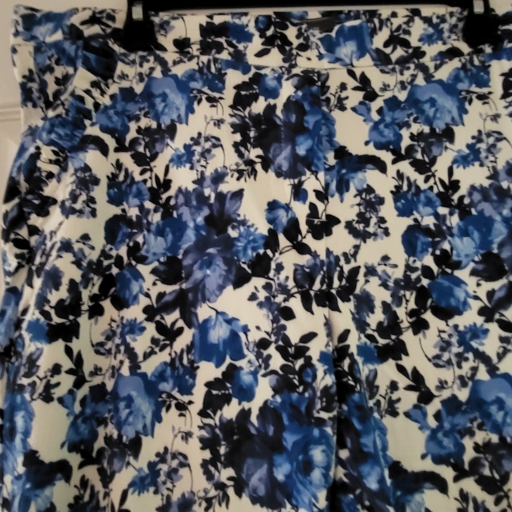Beautiful blue floral stretch pants XL - Picture 3 of 4